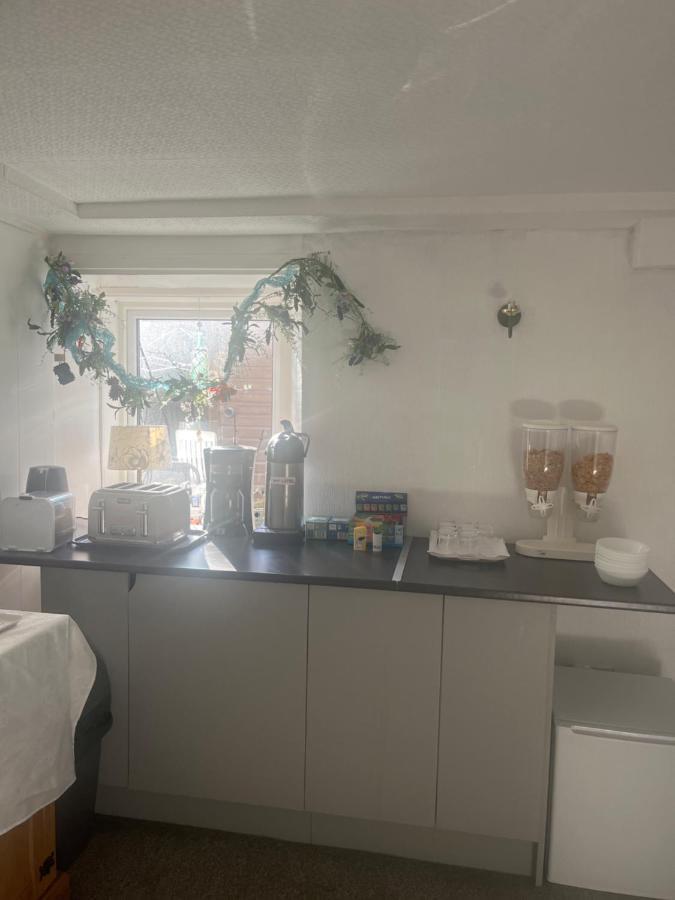 Dunmoore Guesthouse Оубън Екстериор снимка