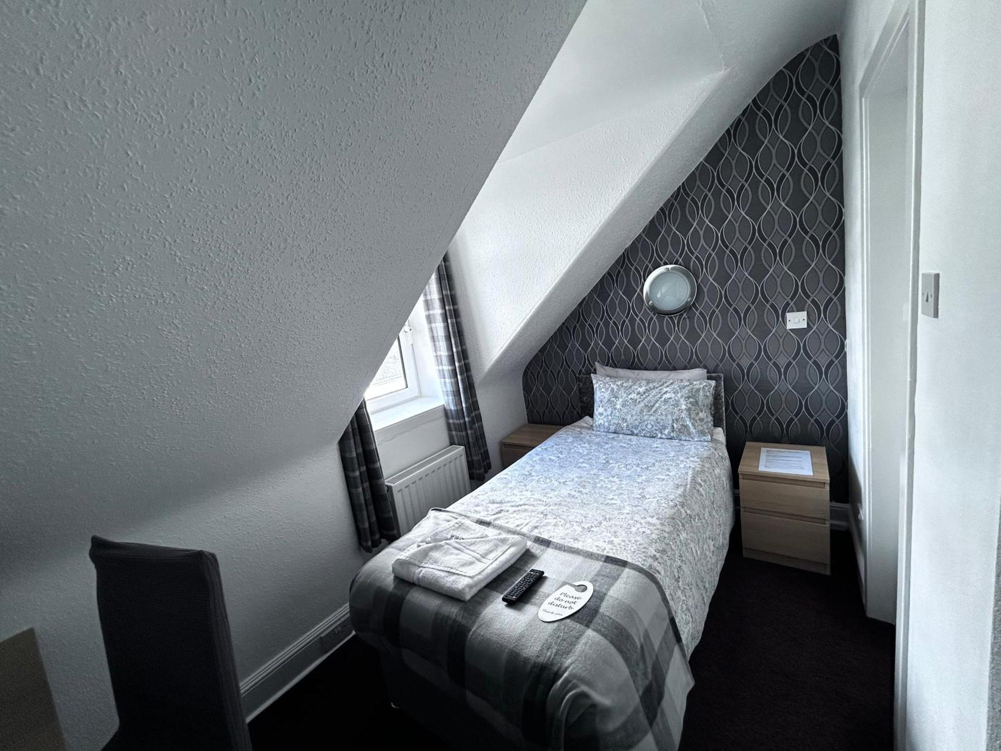 Dunmoore Guesthouse Оубън Екстериор снимка